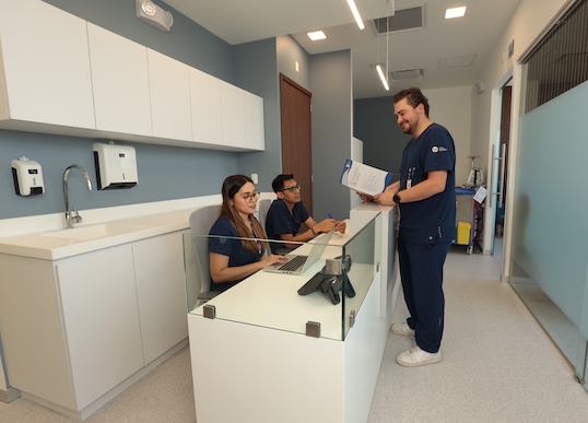 centro-de-terapias-de-infusion-img-equipo-desktop